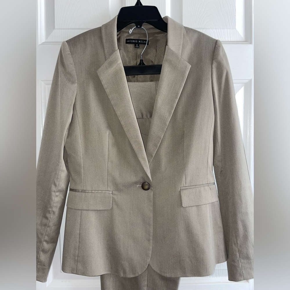 Antonio Melani women 2 piece Elegant Suit blazer with pants size 6 Khaki color